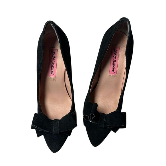 Betsey Johnson Shoes - Betsey Johnson‎ Black Suede Bow Pointed Toe Kitten Heel Pumps Classic Shoes
